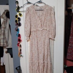 💜 3/$15💜Blu Pepper Long Sleeve Floral Dress in Cream, Tan and Light Pink